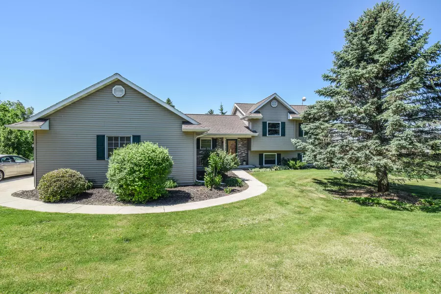 6541 Mohawk Rd, Wayne, WI 53002