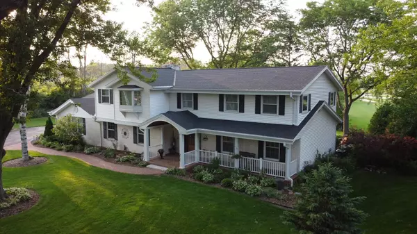 10720 N Fairway Cir, Mequon, WI 53092