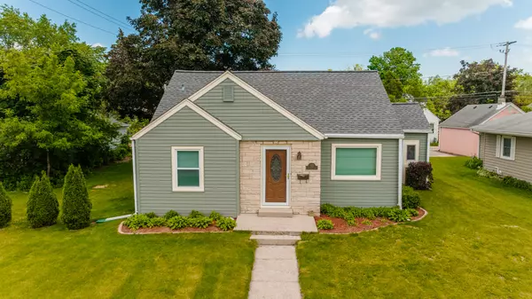 713 S Grand Ave, Waukesha, WI 53186