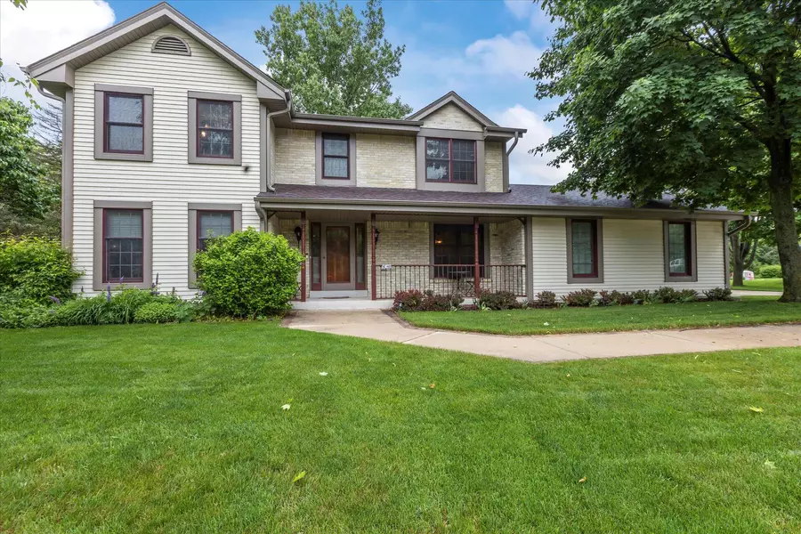 9740 W Huntington Dr, Mequon, WI 53097