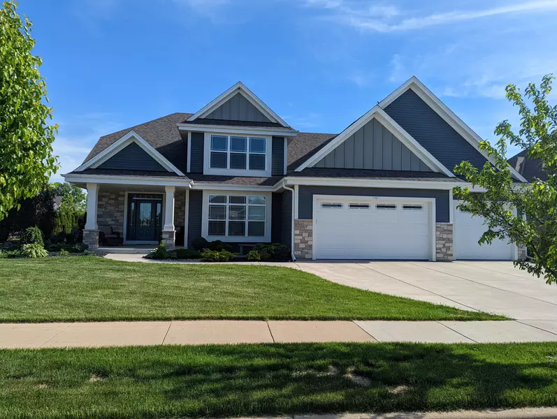 1301 Goldenrod Way, Oconomowoc, WI 53066