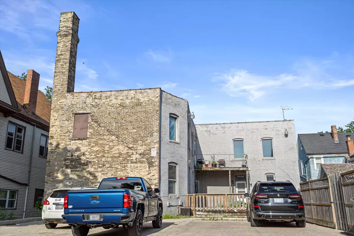 Milwaukee, WI 53204,932 W Lapham Blvd