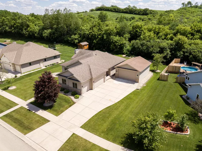 515 Meadowview Ln, Johnson Creek, WI 53038