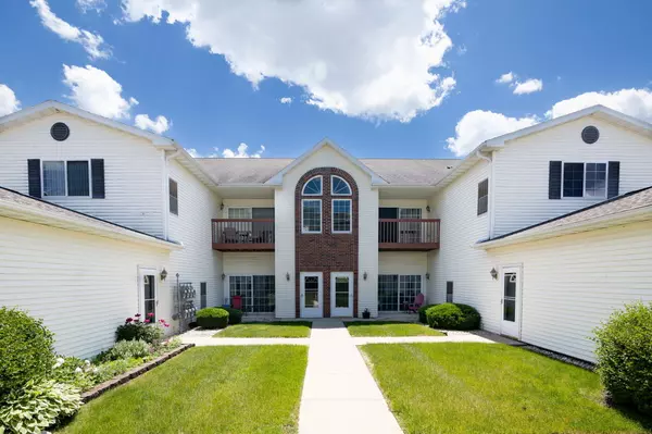 1608 Commonwealth Dr Unit 7, Fort Atkinson, WI 53538