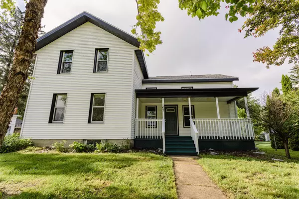 167 W North St, Juneau, WI 53039