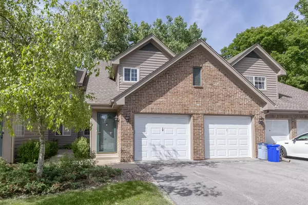 18755 Brookfield Lake Dr Unit 11, Brookfield, WI 53045