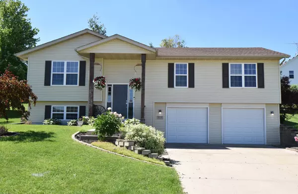 433 S Creek Dr, Elkhorn, WI 53121