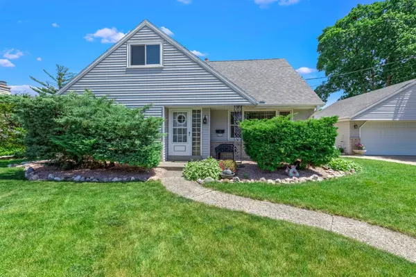 3766 S Sunset Dr, Milwaukee, WI 53220