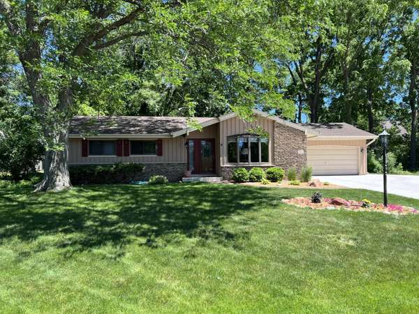 3820 S Spruce Rd, New Berlin, WI 53151