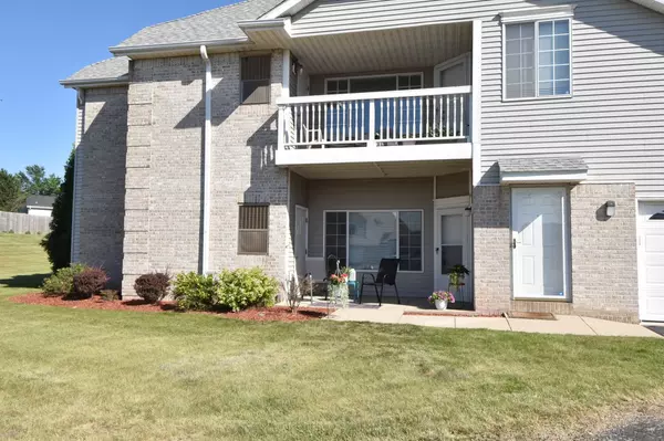 6970 S Rolling Meadows Ct, Oak Creek, WI 53154