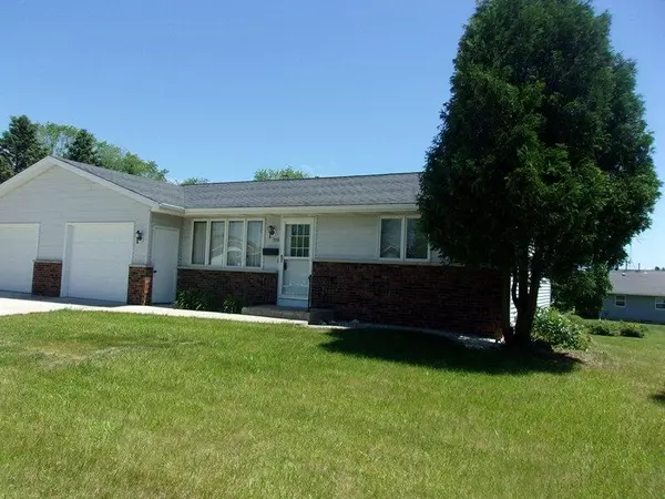 523 N 13th St, Oostburg, WI 53070