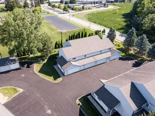 401 Slinger Rd, Slinger, WI 53086