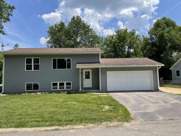 N2476 Tuskegee Dr, Bloomfield, WI 53105