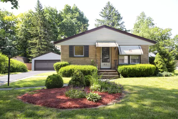 325 E Susan Dr, Oak Creek, WI 53154