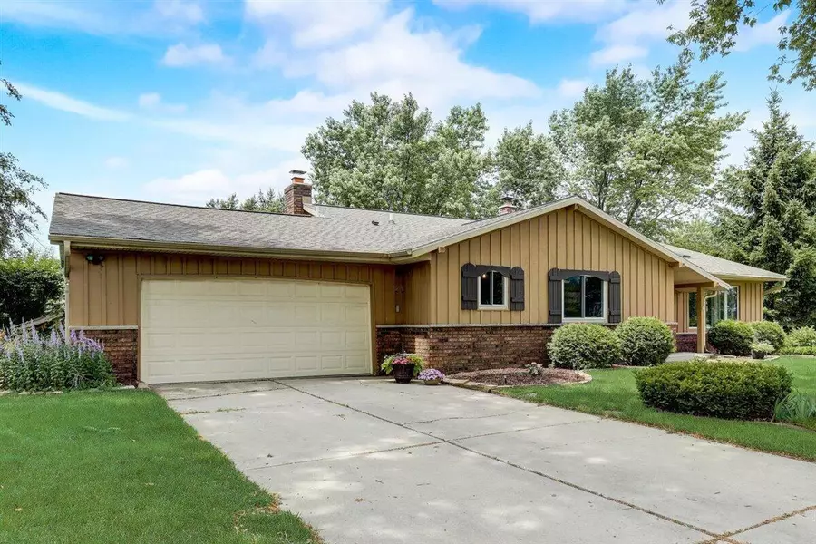 10135 W Scepter Cir, Franklin, WI 53132