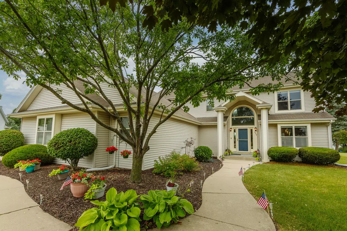Oak Creek, WI 53154,900 E Meadow Ter
