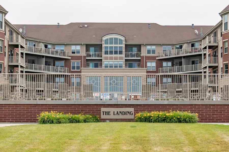 4130 S Lake Dr Unit 171, Saint Francis, WI 53235