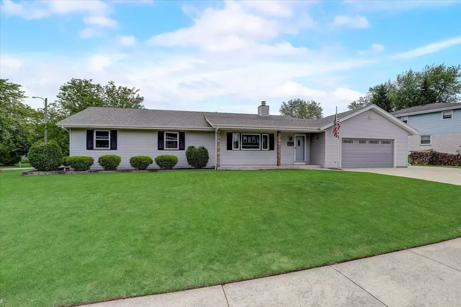 1624 Parknoll Ln, Port Washington, WI 53074