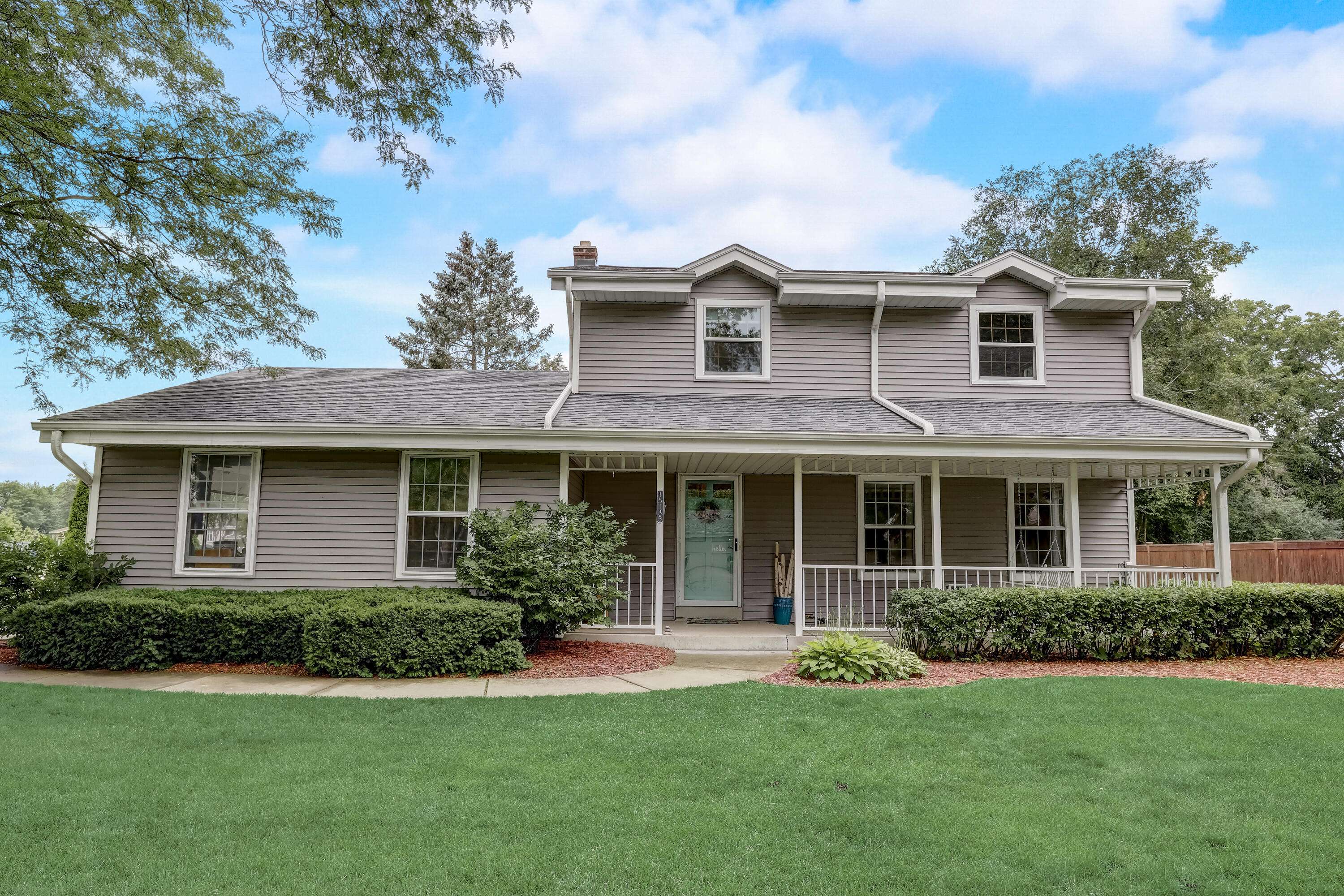 15135 W Harmony Dr, New Berlin, WI 53151