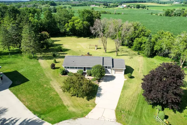 113 Apostle Ct, Neosho, WI 53059