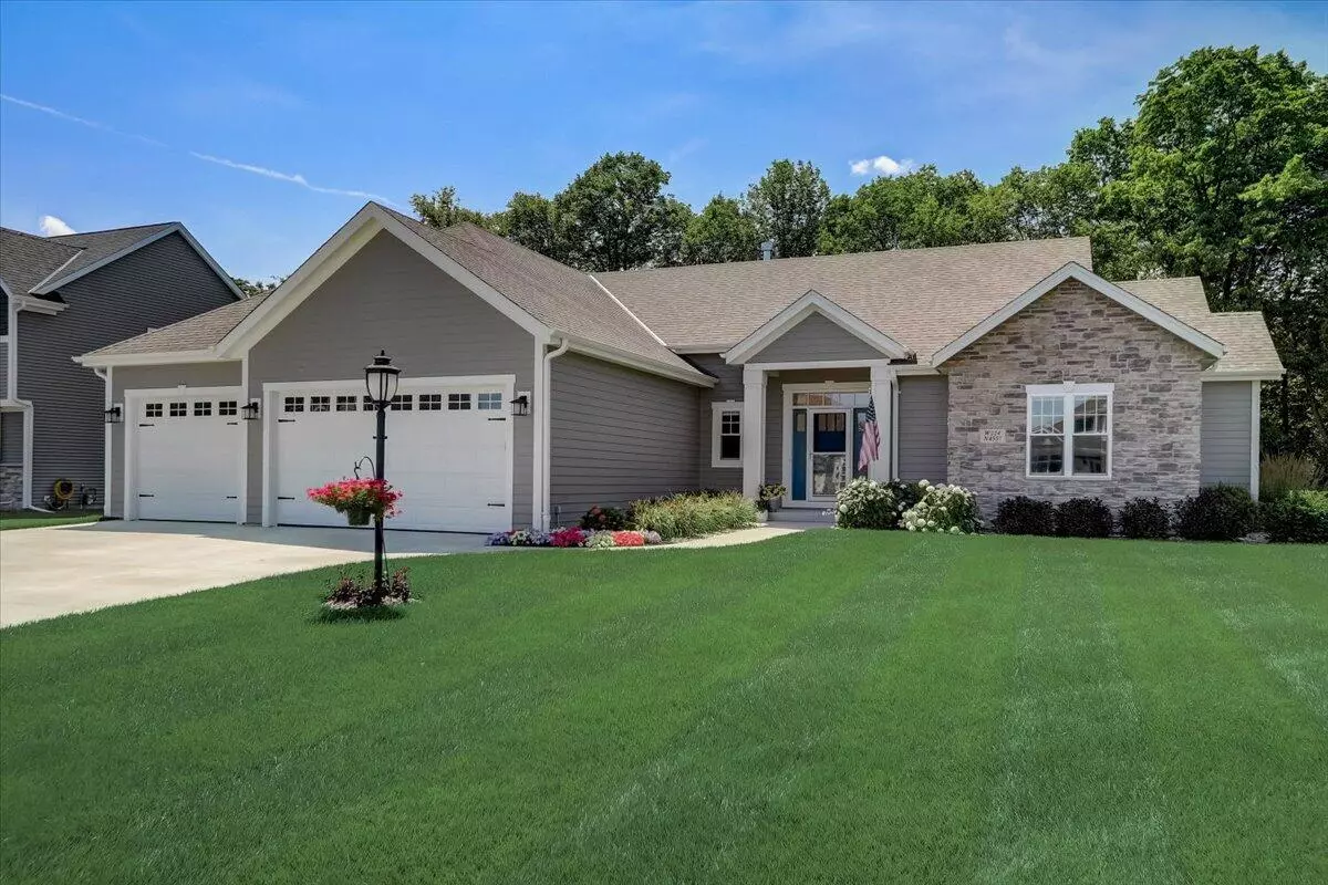 Pewaukee, WI 53072,W224N4557 Seven Oaks Dr