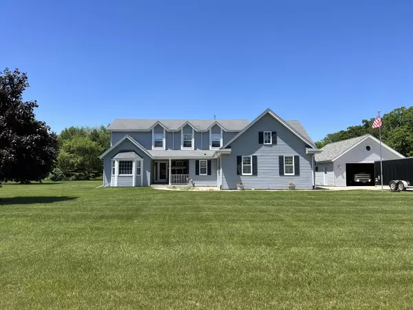 W308S8895 Woodland Dr, Mukwonago, WI 53149