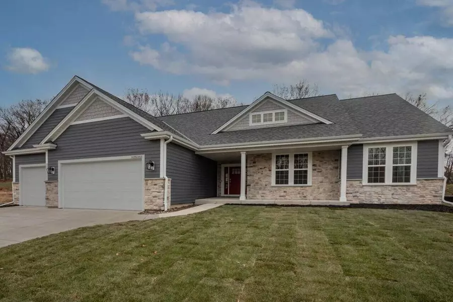 W237N7524 Sedge Haven Ct, Sussex, WI 53089