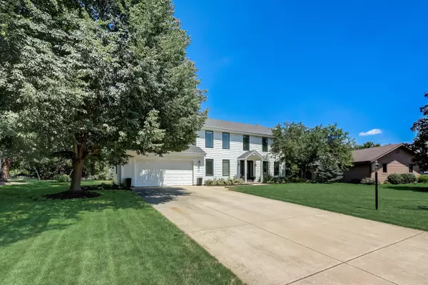 Pewaukee, WI 53072,W276N2786 Trillium Ln