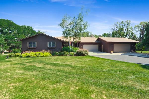 W7631 Shagbark Rd, Whitewater, WI 53190