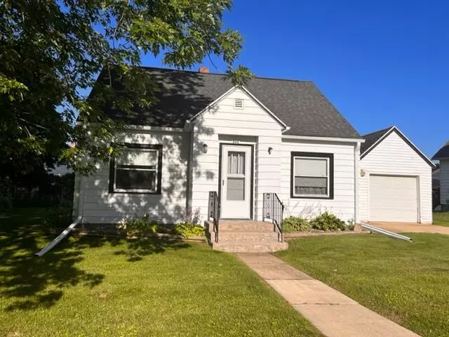 504 Pine ST S, Caledonia, MN 55921