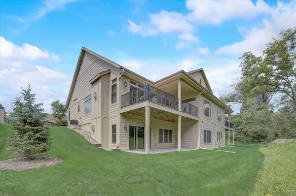 W126N7850 Riverview Ln Unit 52, Menomonee Falls, WI 53051