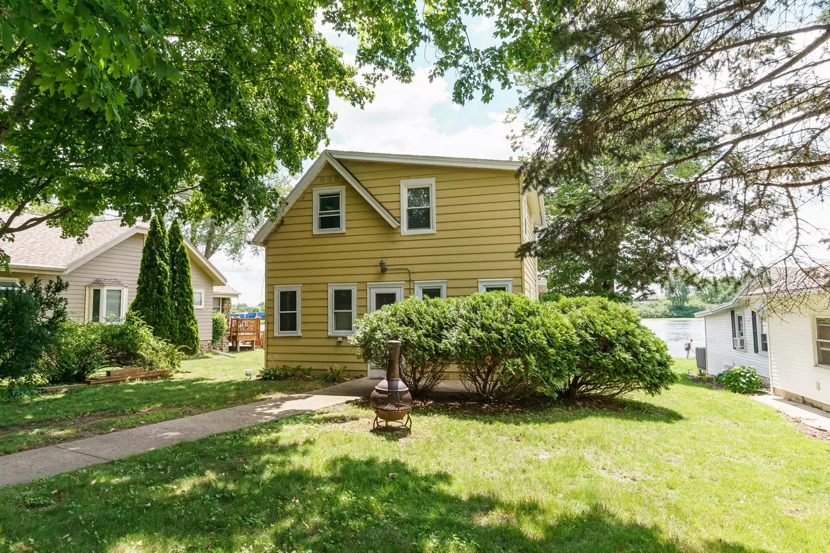 Mukwonago, WI 53149,409 Andrews St