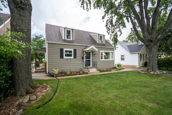 3579 S 44th St, Greenfield, WI 53220