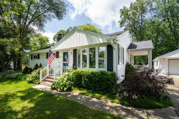 8879 S 83rd St, Franklin, WI 53132