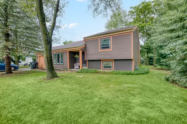 305 East Ave, Eagle, WI 53119