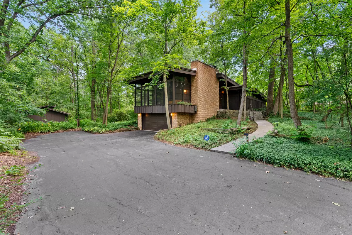 Hales Corners, WI 53130,6100 Seneca Trl