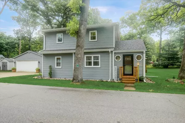 W922 White Oak Dr, East Troy, WI 53120