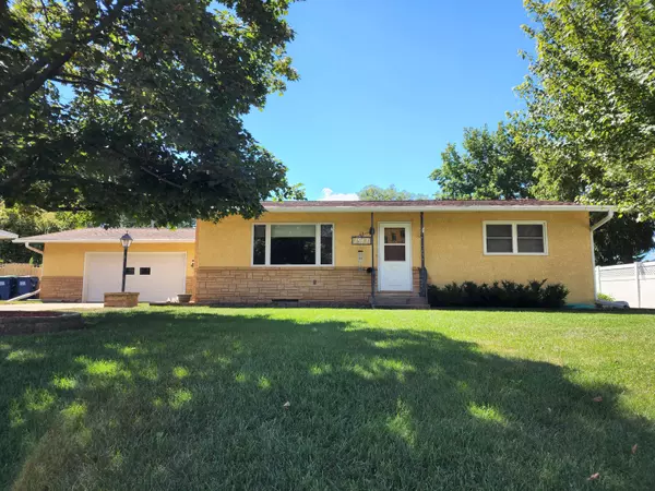 1917 Sharon St, Campbell, WI 54603