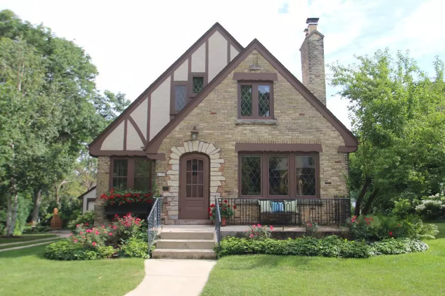 6507 Betsy Ross Pl, Wauwatosa, WI 53213