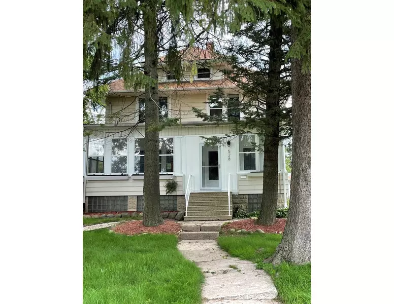 528 N Main St, Mayville, WI 53050