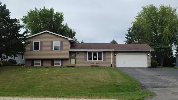 9535 Dunkelow Rd, Caledonia, WI 53126