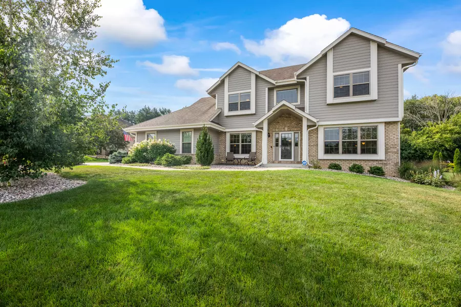 N25W27171 Orchard Ln, Pewaukee, WI 53072