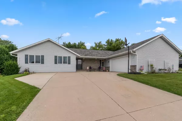 2066 Zuern Dr, Hartford, WI 53027