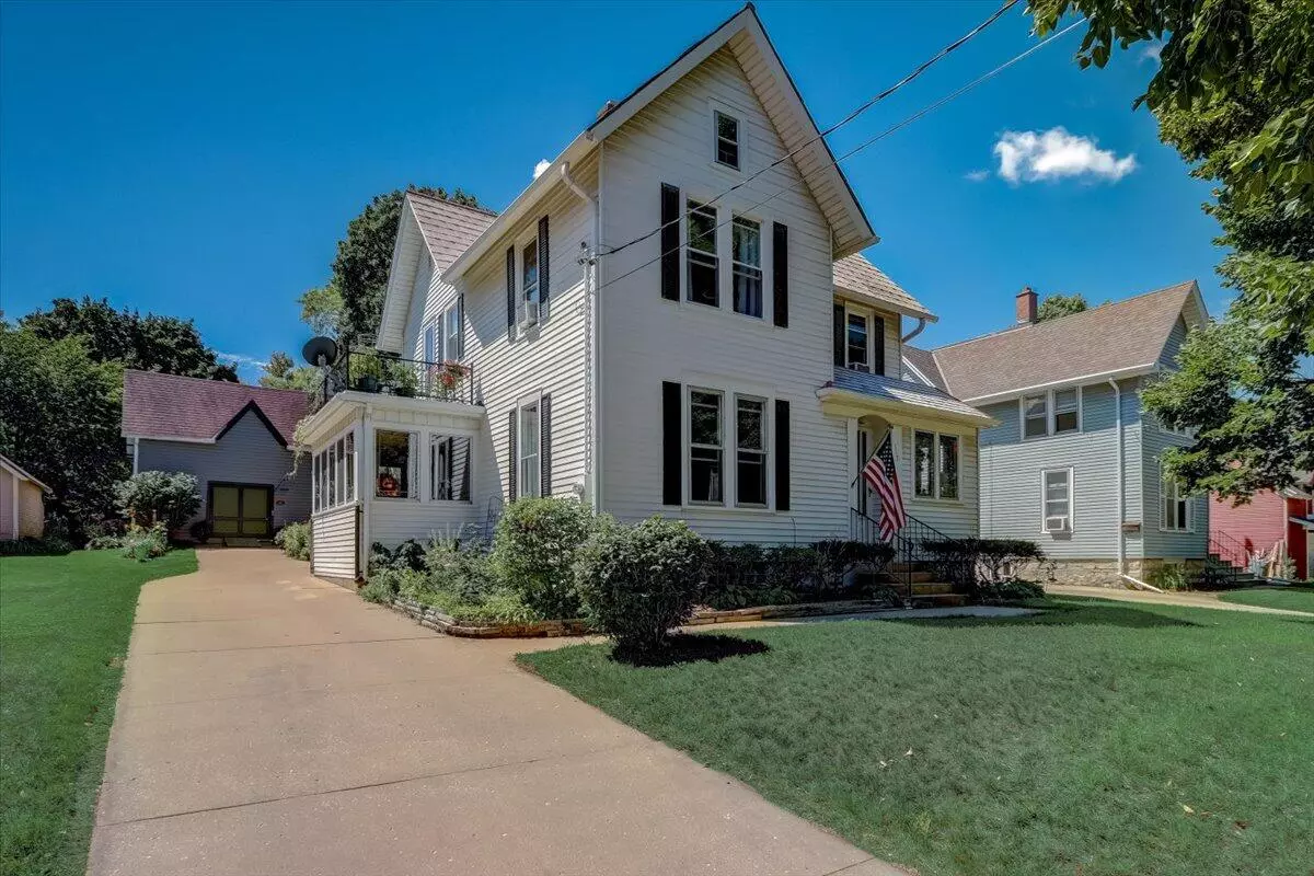 Waukesha, WI 53186,517 Mccall St