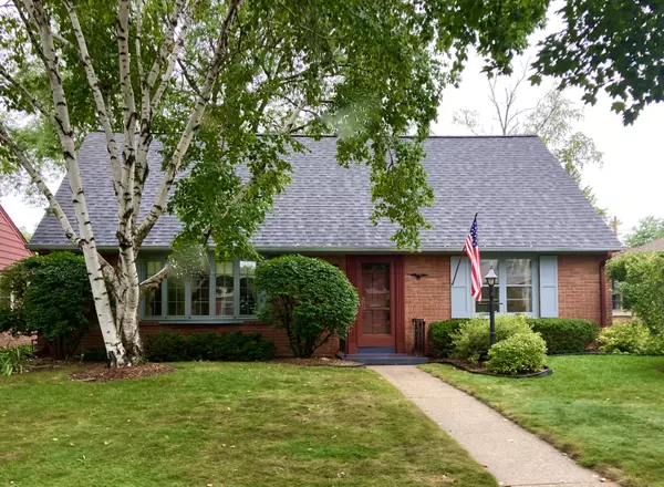 2109 N 89th St, Wauwatosa, WI 53226