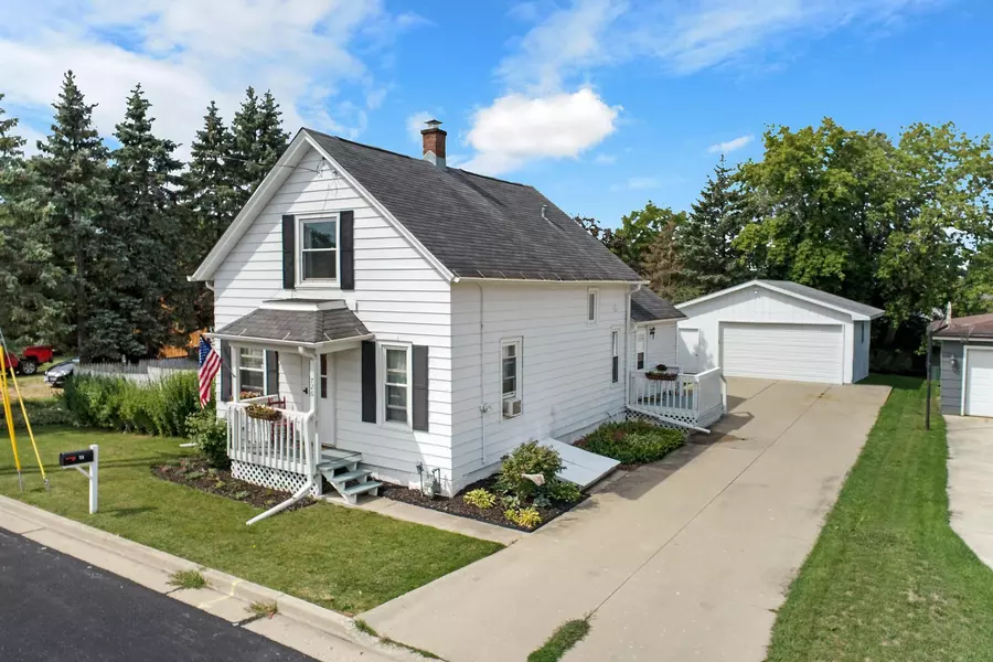 726 High St, Union Grove, WI 53182