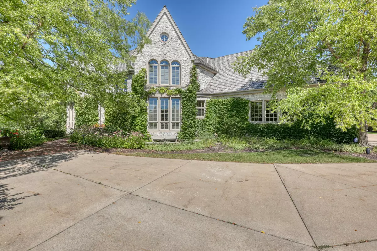 Mequon, WI 53092,4134 W Stonefield Rd