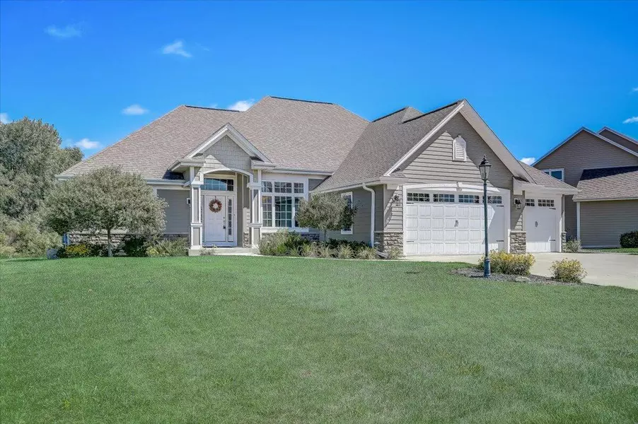 9210 S Wild Berry Way, Franklin, WI 53132