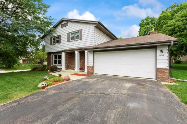 3695 S Greenlawn Ter, New Berlin, WI 53151