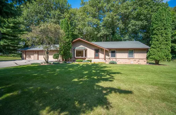 4884 Sunset View Dr, West Bend, WI 53095